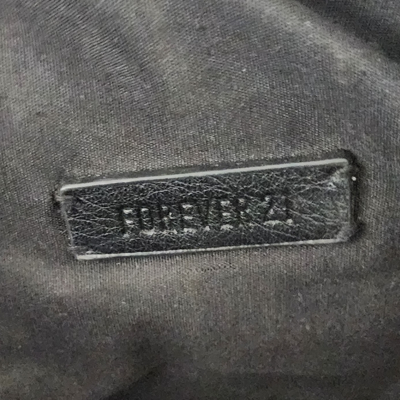 Black Handbag 👛🖤 - Picture 9 of 9